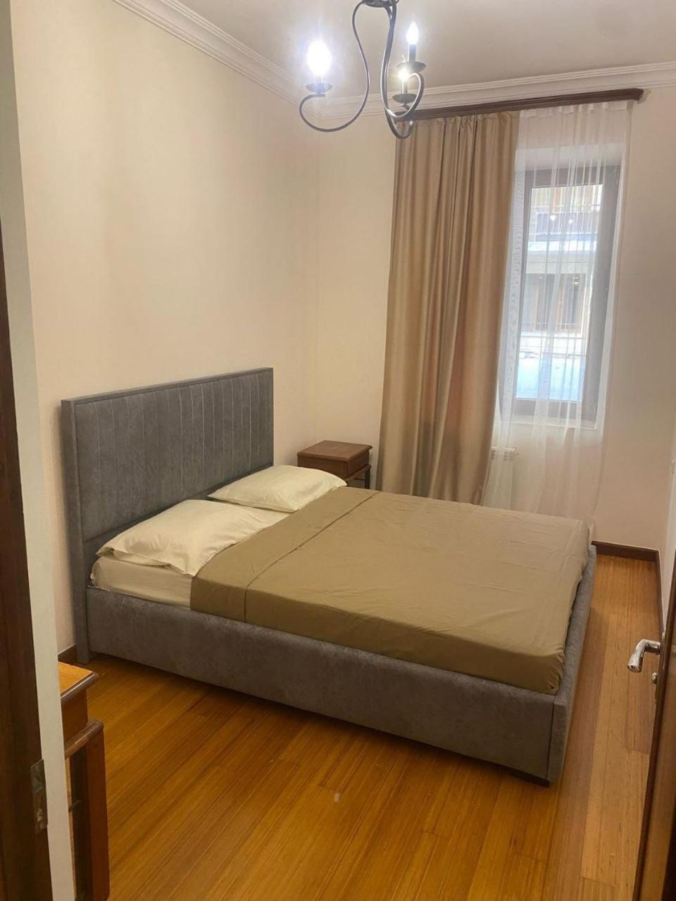 Hotel & Apartments California Yerevan Bagian luar foto