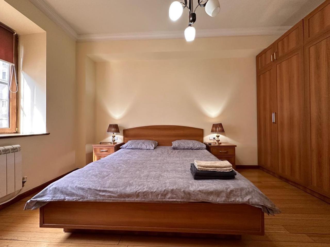 Hotel & Apartments California Yerevan Bagian luar foto