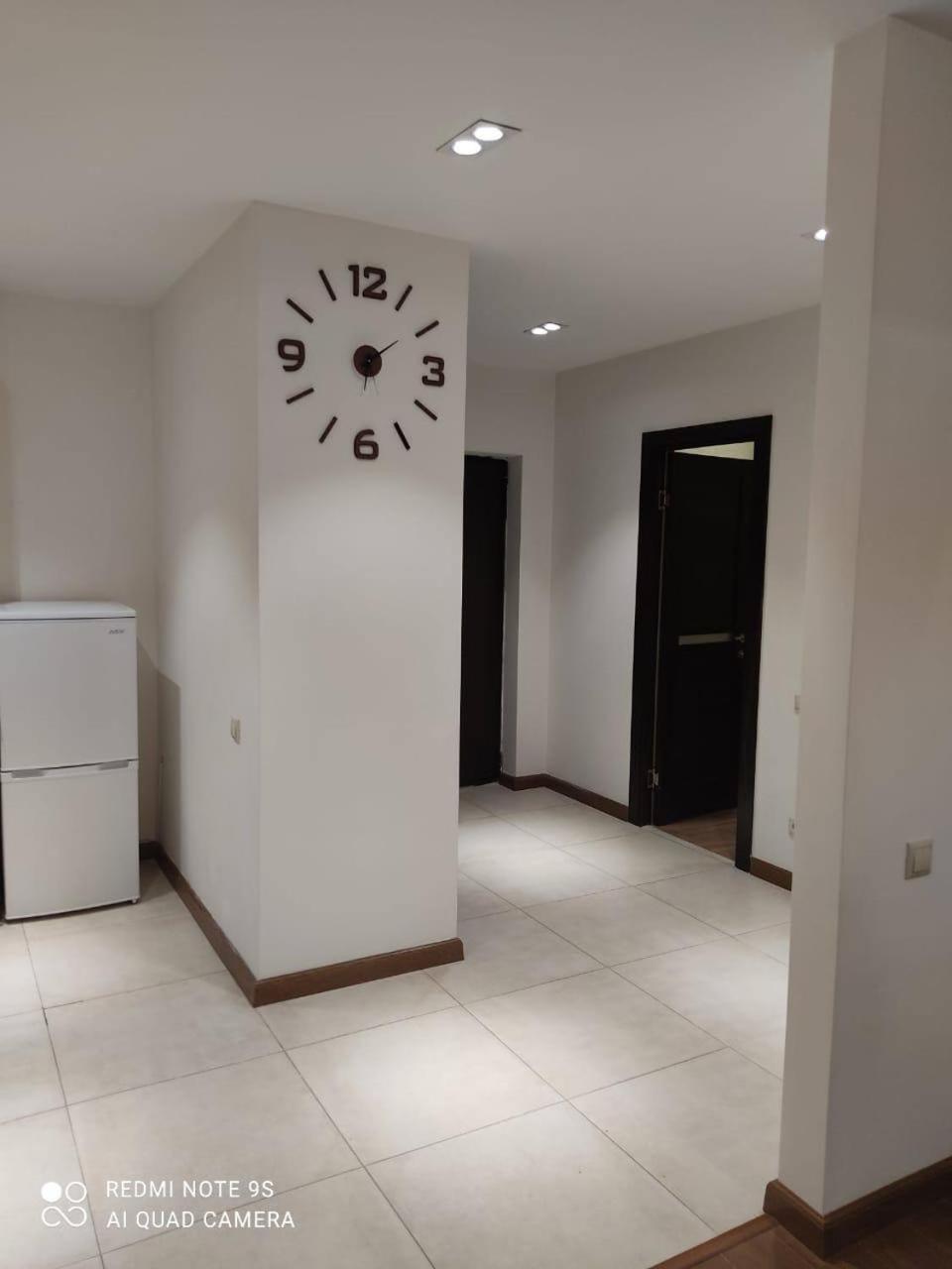 Hotel & Apartments California Yerevan Bagian luar foto