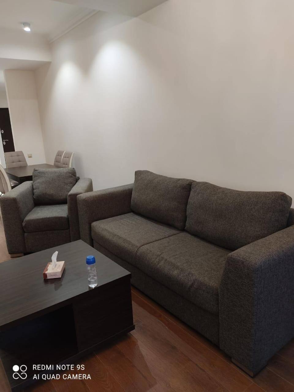 Hotel & Apartments California Yerevan Bagian luar foto