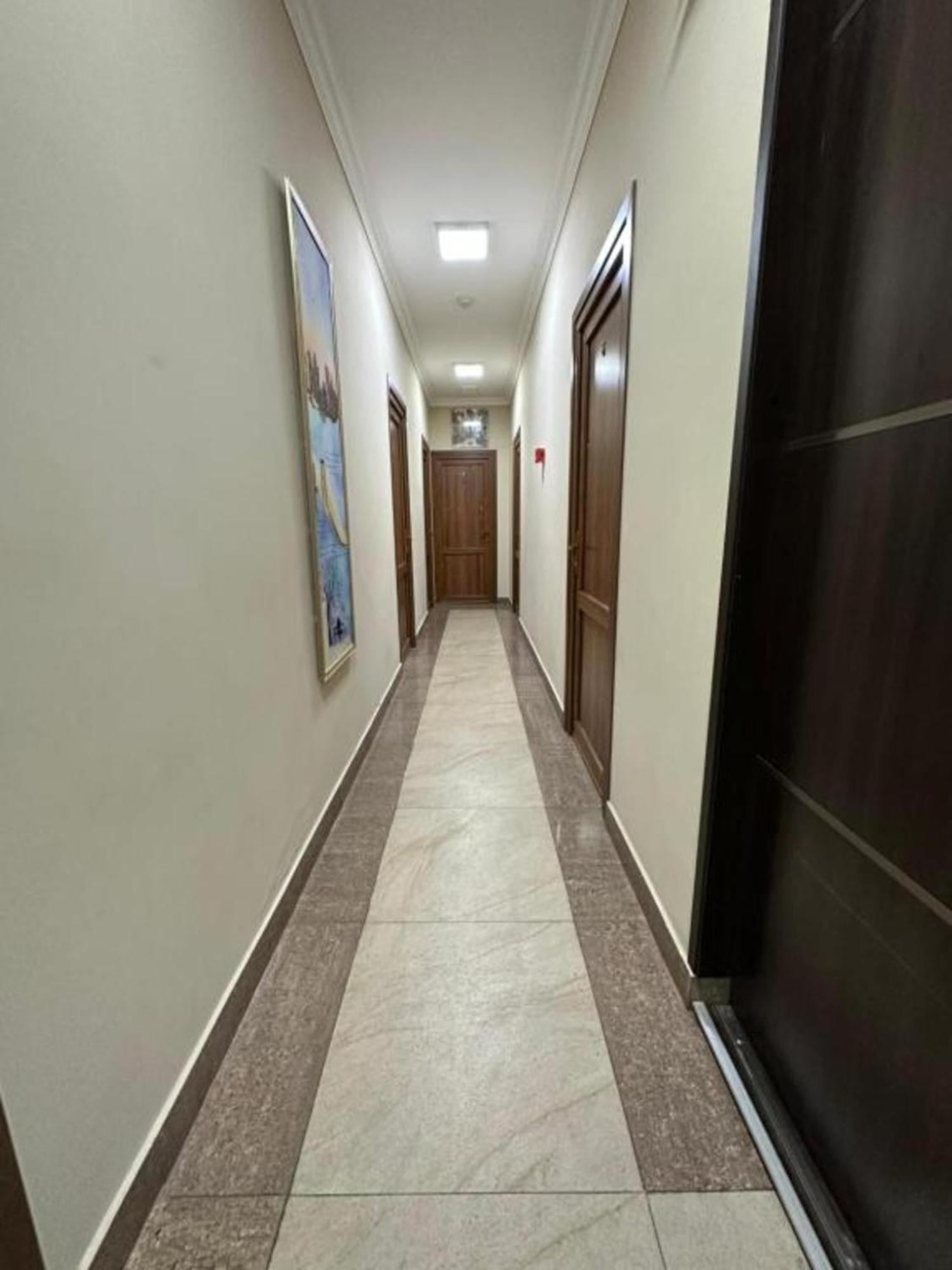 Hotel & Apartments California Yerevan Bagian luar foto